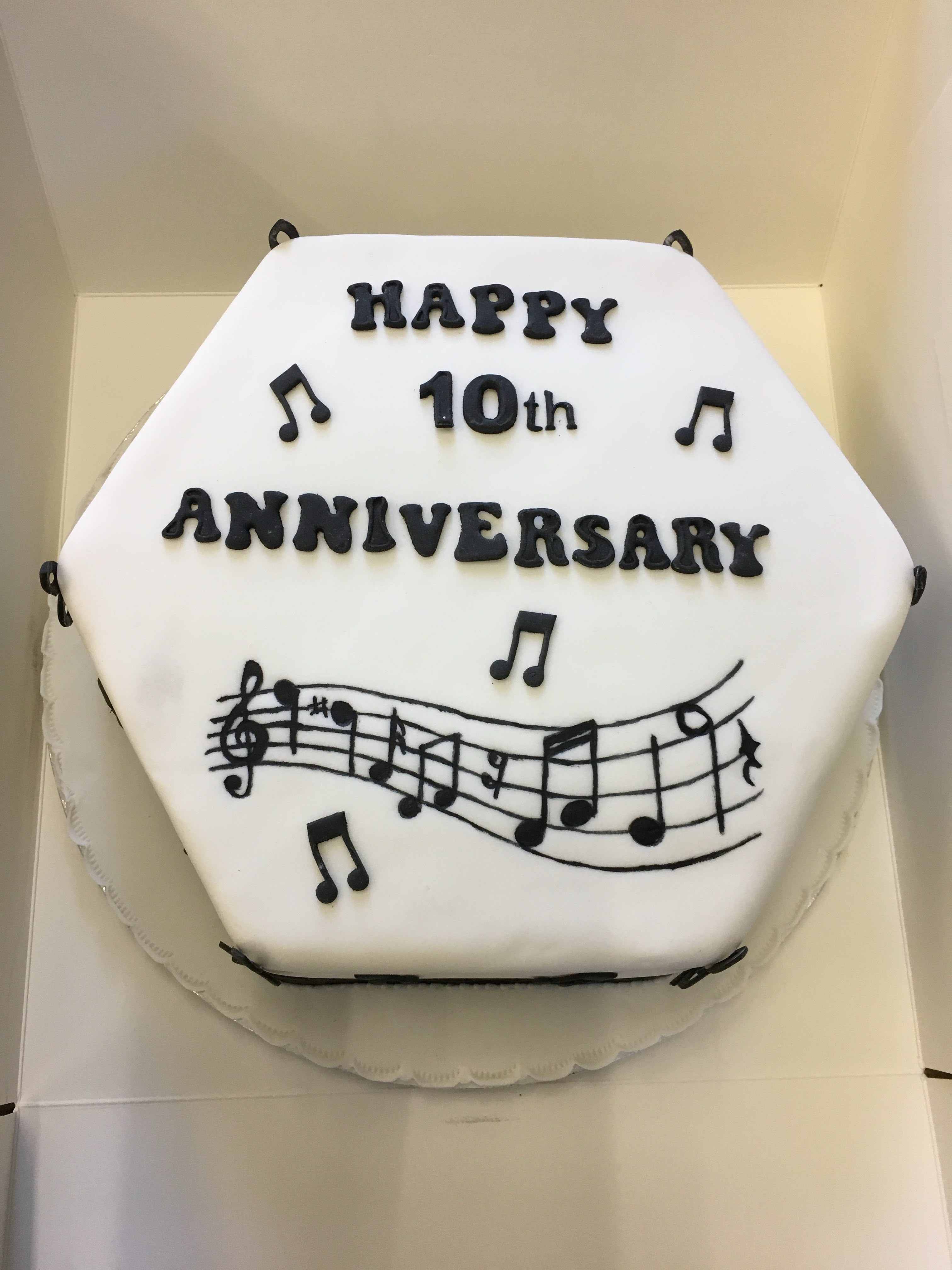 10 year anniversary cake